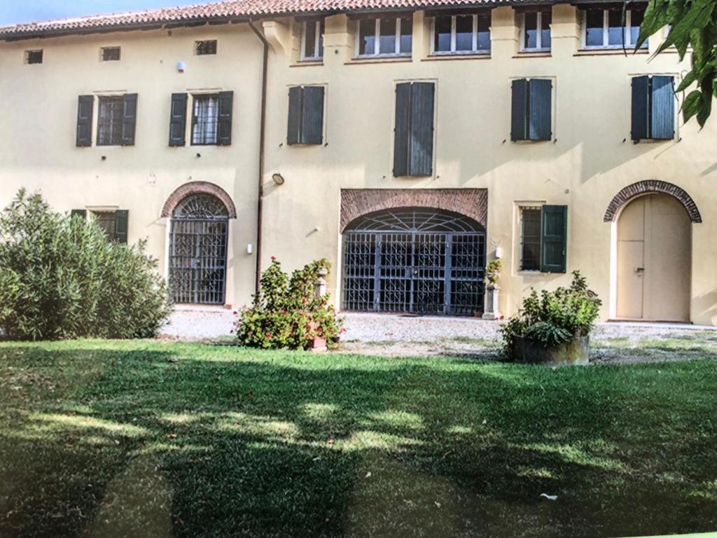 La Tenuta Di Leo サン・ジョヴァンニ・イン・ペルシチェート エクステリア 写真